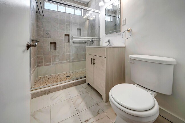 Building Photo - 654 Patterson-