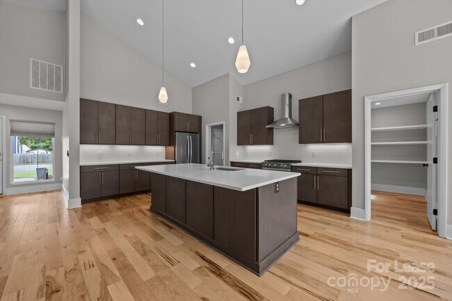 Building Photo - 1207 Lakedell Dr