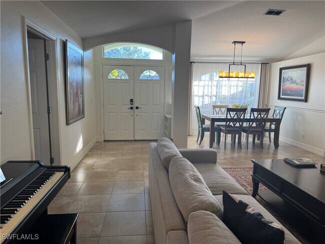 Building Photo - 911 SE 21st Ln