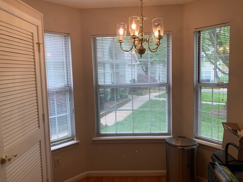 Eat-in Kitchen - 5608 Willoughby Newton Dr