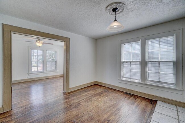 Building Photo - 404 Chautauqua Ave
