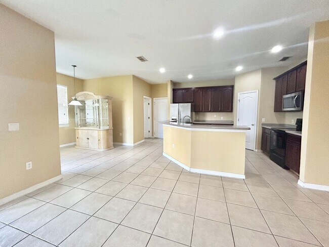 Building Photo - Beautiful Home in Parkview at Lake Shore