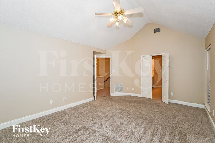 Building Photo - 2132 Montclair Ln
