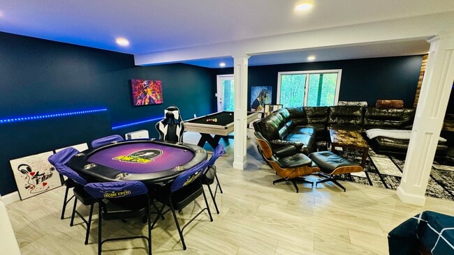 Building Photo - 96 Old Pascack Rd