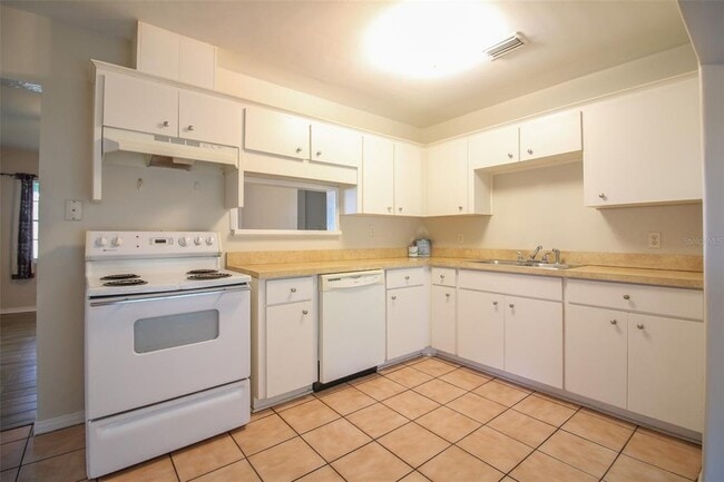 Building Photo - 350 Bonnyview Dr