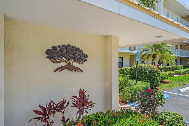 Building Photo - 300 N Hwy A1A