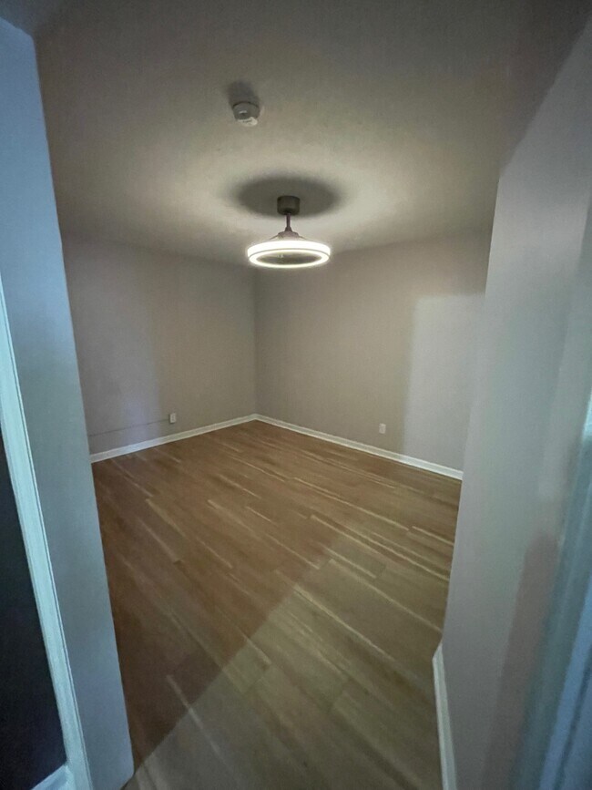 Bedroom - 919 Pennsylvania Ave