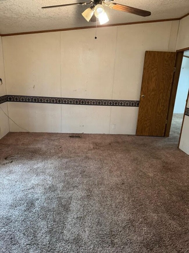 Building Photo - 3 Bedroom - Bloomfield