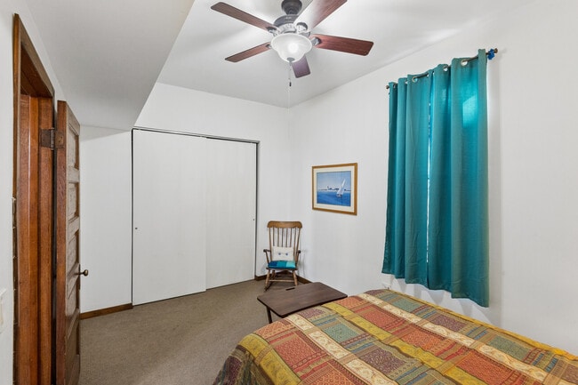 Building Photo - 4057 N Damen Ave