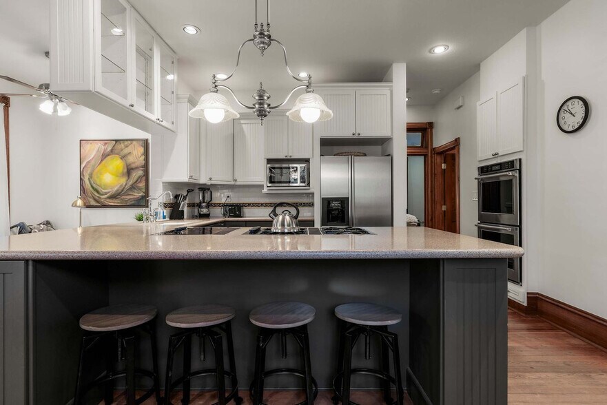 Building Photo - 1116 W 10th St