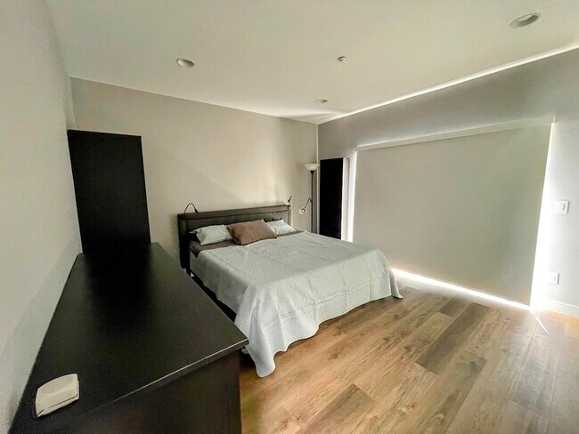 Master Bedroom /3rd floor - 1513 Berkeley St