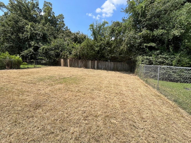 Building Photo - Charming 3BR/2BA Memphis Home | Hardwood Floors, 1-Car Garage & Fenced Yard