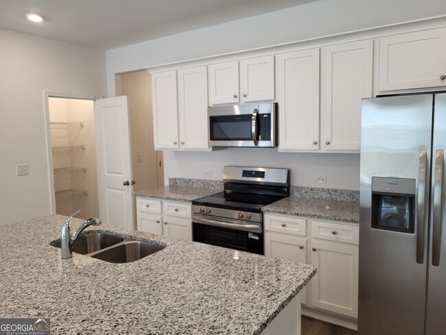 Building Photo - 248 Kenoot Dr