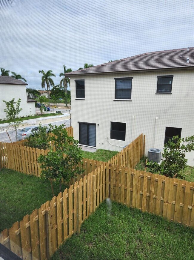 Building Photo - 13071 SW 232nd Ln