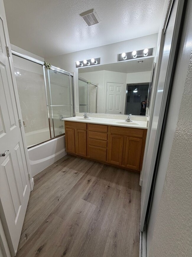 Building Photo - Mountain's Edge 3 Bed 3.5 Bath home in the Southwest. 1 Bed downstairs!