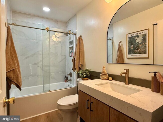 Building Photo - 602 Hamilton St