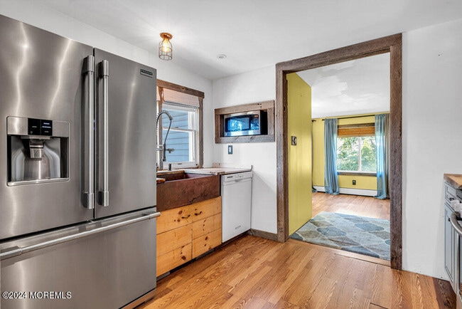 Building Photo - 105 Longfellow Ave