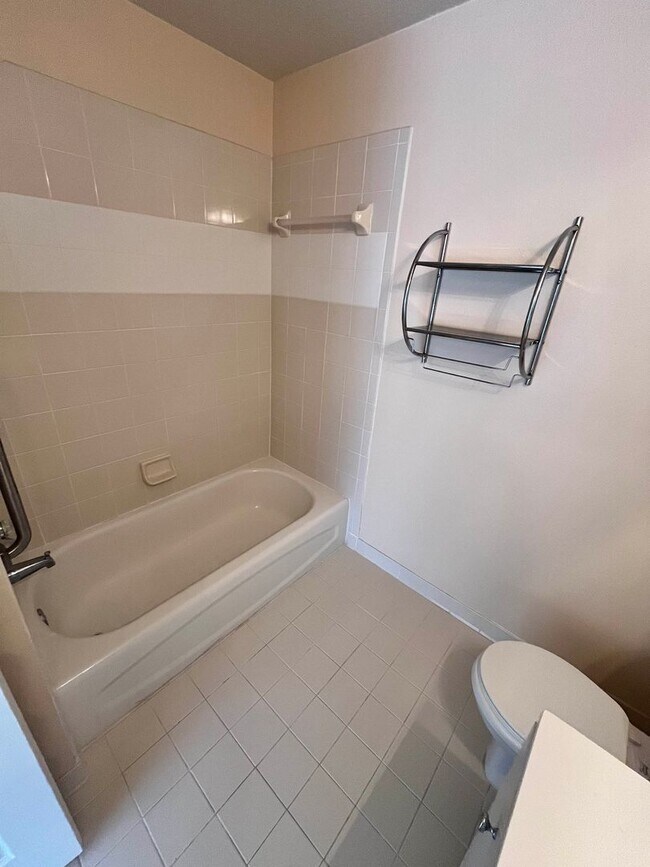 Building Photo - Exceptional Home Clean