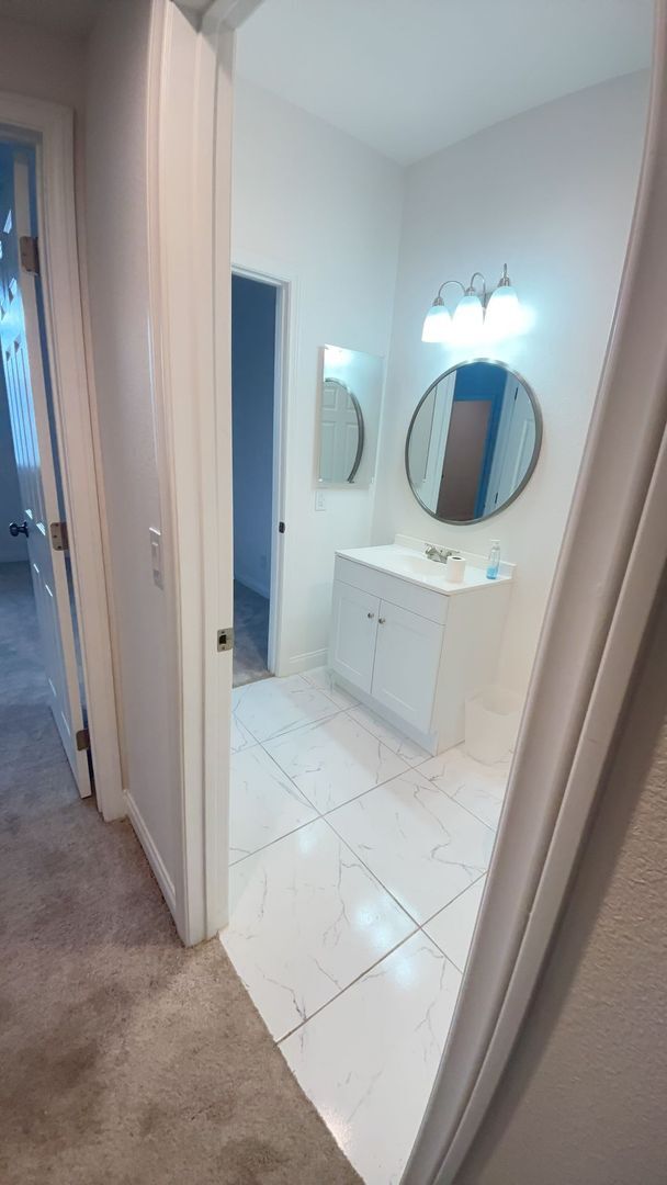 Building Photo - Pacific Legends East