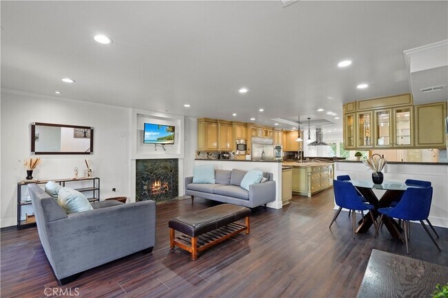 Building Photo - 7425 Vanalden Ave