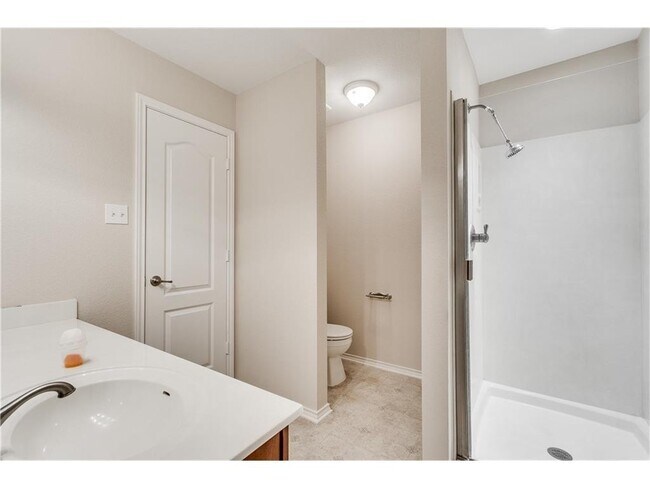 Building Photo - 524 Castebar Dr