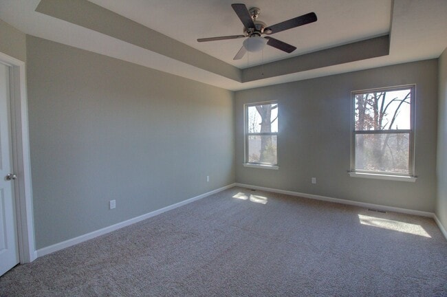 Building Photo - 3 Car Garage in Nixa!