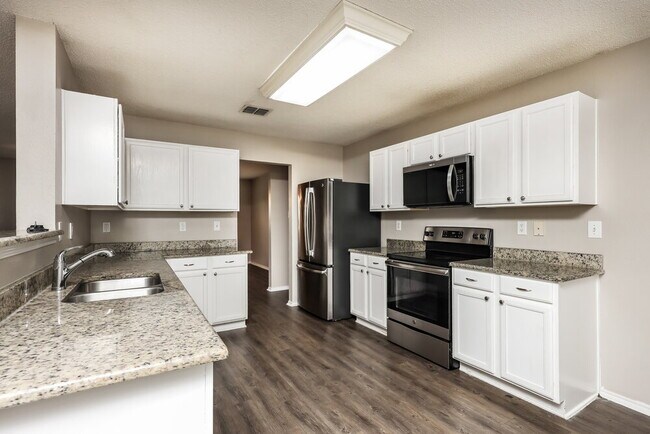 Building Photo - 1416 Daisy Dr