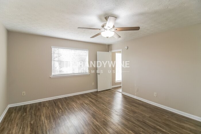 Building Photo - 6057 Dorchester Dr