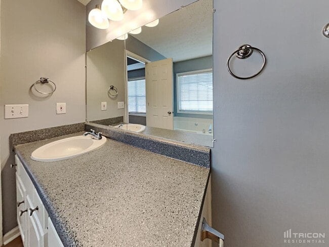 Building Photo - 815 Chatham Park Dr SW