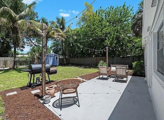 Building Photo - 1480 SW 26th Ave