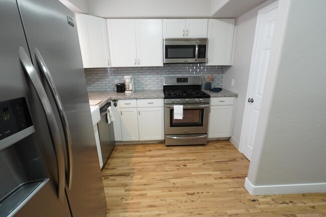 Building Photo - 2626 Sierra Dr NE