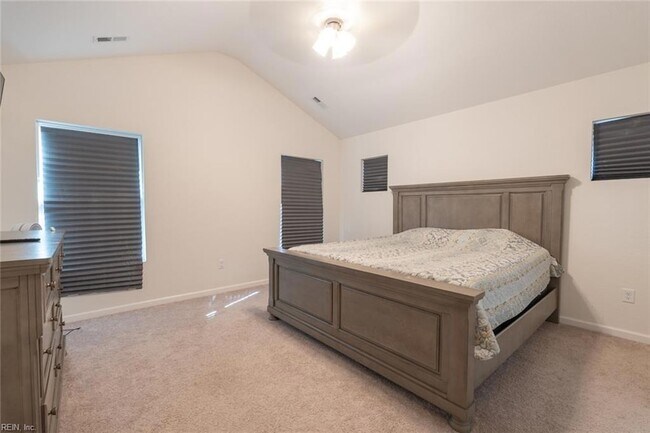 Building Photo - 1536 Beekman St