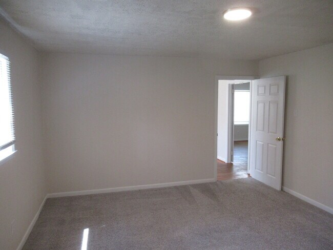 Building Photo - Charming Brick Ranch in a Convenient Lincolnton Location!