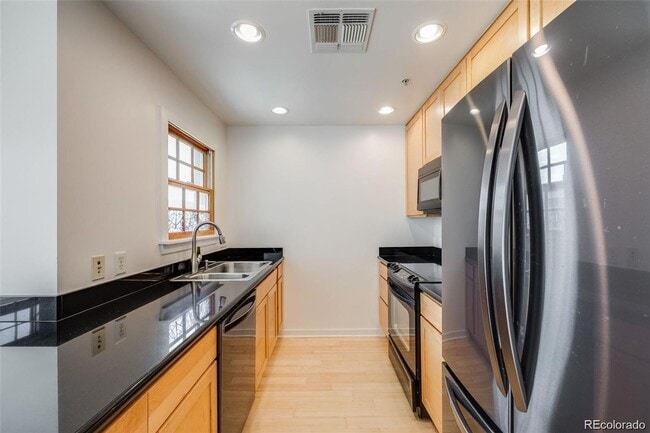 Building Photo - 275 S Harrison St