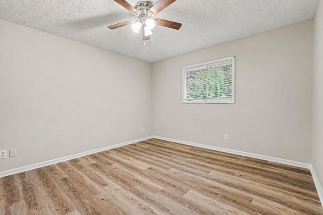 Building Photo - 2BR/1BA Duplex Conveniently Located Off Pleasant Hill & Cruse Rd!