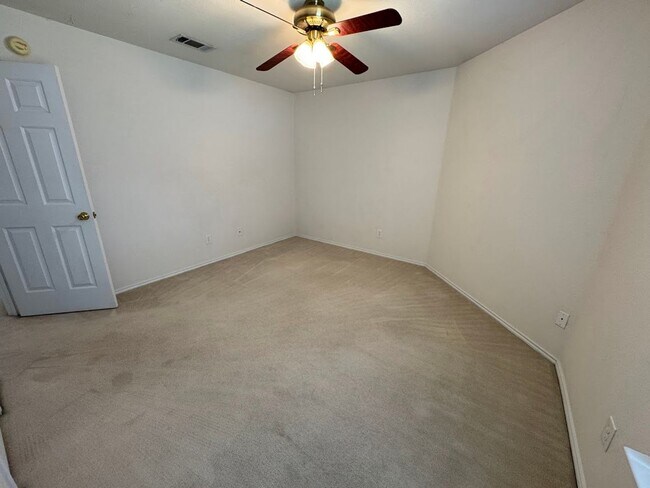 Building Photo - 217 Tepee Dr