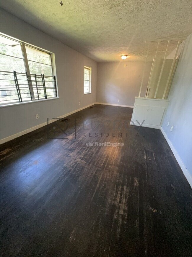 Building Photo - 1339 Maria Dr