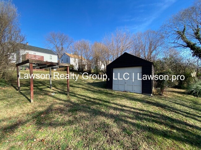 Building Photo - Charming Salem Cape Cod with Loft- Lawn Care Included