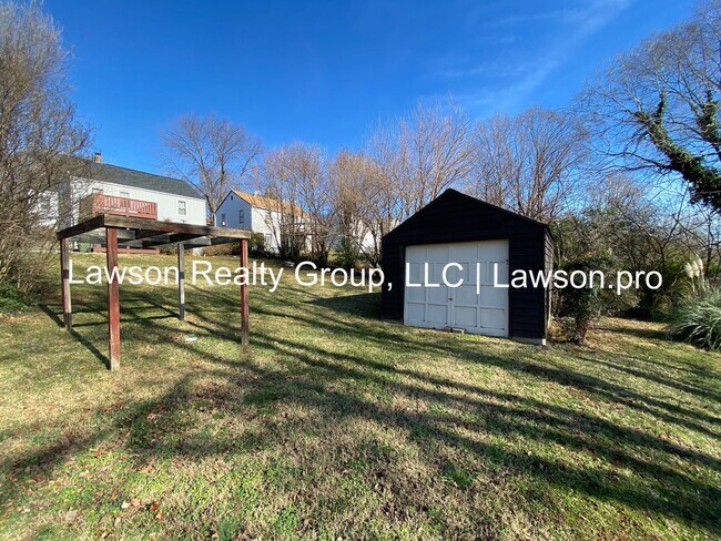 Building Photo - Charming Salem Cape Cod with Loft