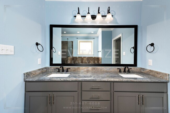 Building Photo - Stunning Luxury Home in Silverhill with Huge Diamond Shaped Backyard!