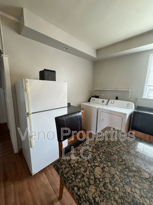 Building Photo - 1850 8th Ave