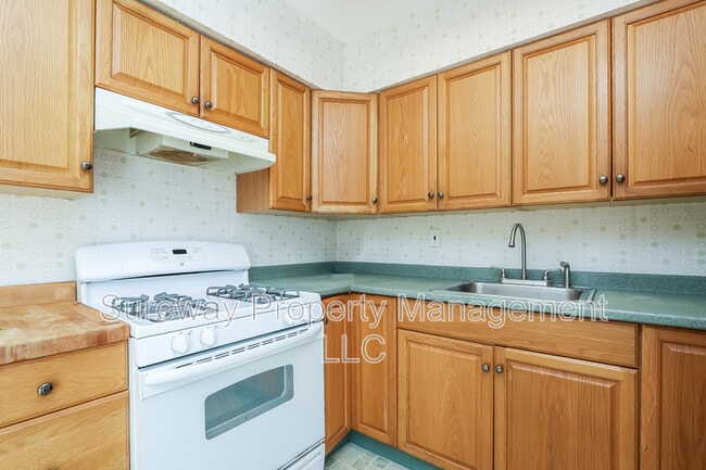 Building Photo - 1004 Oregon Ave