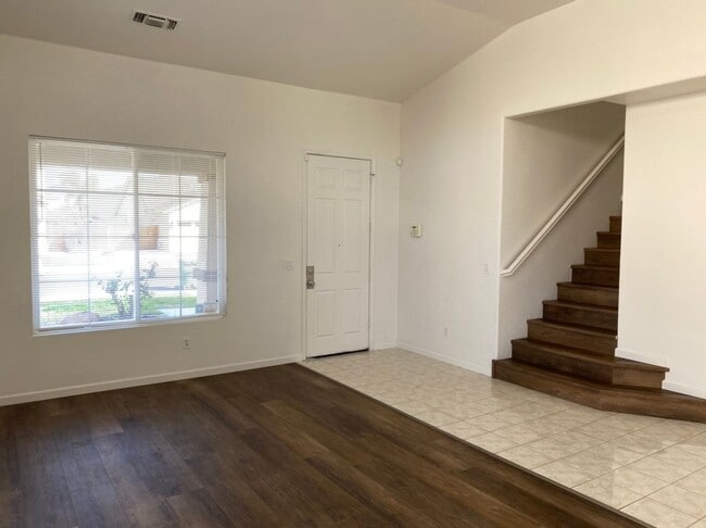 Building Photo - 6 bedroom in Manteca!
