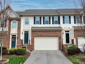 Building Photo - 261 Broadstone Dr