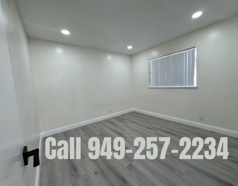 Building Photo - 4914 E Gayann Dr