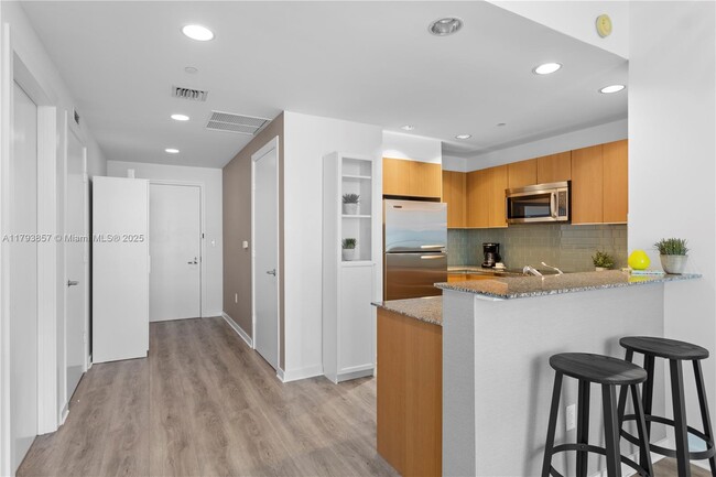 Building Photo - 1050 Brickell Ave
