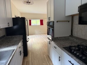 Building Photo - 3-Bedroom, 1-Bathroom Home on 2 Acres in Aptos