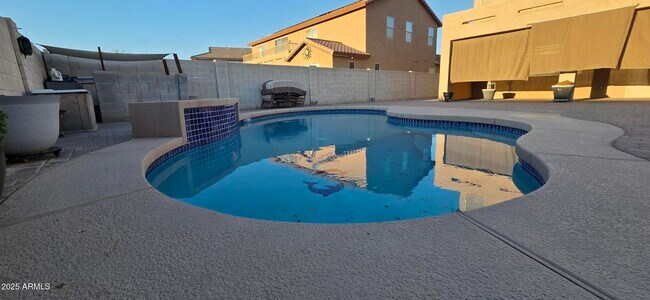 Building Photo - 9418 S 46th Dr