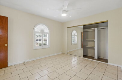 Building Photo - Corner 3 bed with Refrigerated AC