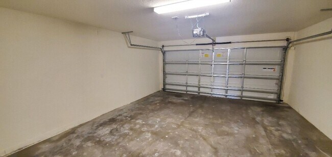 Building Photo - 4-Bedroom, 2-Bathroom in Winter Haven ***MOVE-IN SPECIAL/50% OFF 2ND MONTH!!***